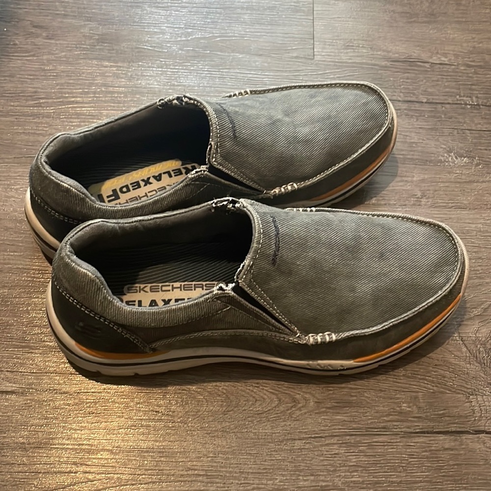 Skechers Relaxed Fit (size9) gray